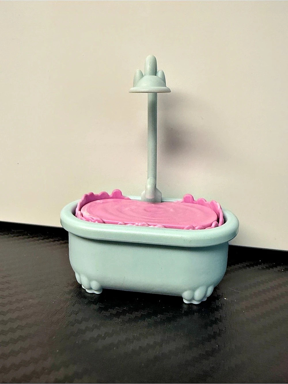 bathtub from Gabby's Dollhouse MerCat's Primp and Pamper Bathroom playset